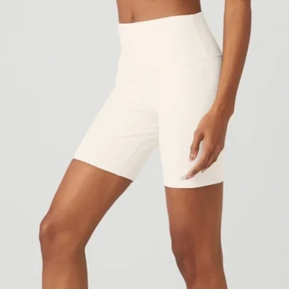 Alo Biker Shorts XS Ivory